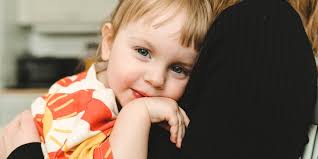 Fehlgeburt: Vater erzählt, wie er totgeborenen Sohn eigenhändig beerdigte