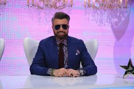 Catalin botezatu este fost model si designer de moda, care se poate mandri cu prezentari de moda organizate pe toate continentele. Catalin Botezatu Prima Aparitie Publica Dupa Ce S A Operat Cand Revine Designerul La Tv