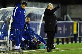 Emma hayes mbe (born 18 october 1976) is an english professional football manager. Chelsea Ladies Emma Hayes Announces She S Expecting Twins Daily Mail Online