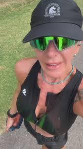 Cada vez faltan menos días para la Maratón de Sevilla y entrenar en pleno  verano no siempre es lo más favorable. 🥵 Hoy la ciudad ardía, creo que fue  el día más caluroso del año, pero cuando hay un ...