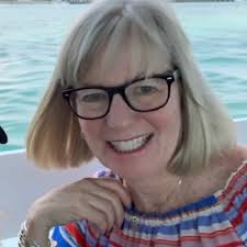 Deanna Henderson (@DeeLeeM3)