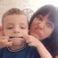 I always forget how funny jeremy can be I always cry laughing when he says  “How do you expect me to care about school when this is my life? 'Sorry I  missed