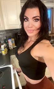 Can I be your new gym gf?