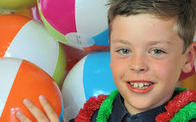 Easy and fun DIY photobooth for your tropical party