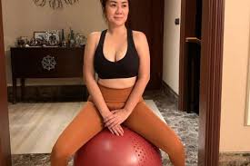 The latest tweets from @pemer1bangsa Tante Pemersatu Bangsa 10 Fakta Terbaru Tante Ernie Yang Viral