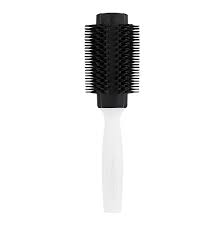 Wet hair is much more elastic than dry hair, which means the hair stretches more when you brush it, and that's the reason why it's also far more fragile than dry hair. The Large Round Tool Black White Tangle Teezer