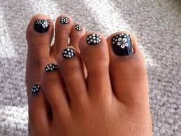 And do something a bit unexpected, like adding a pop of powder blue. Polka Dot Toenails Google Images Flower Toe Nails Summer Toe Nails Pedicure Nail Art