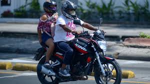 Dos Personas En Moto No Podran Circular En Guayaquil