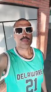 Madame Satã aterrissou na 1a Parada lgbtqiapn+ de Cruz Alta/RS e deu seu  recado com a performance: "Não me Chame de Bixa Velha" e deixou o público  emocionado, principalmente a grande referência