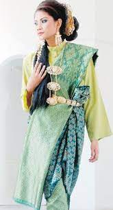 Rumah kutai tradisional negeri perak. Puteri Perak Traditional Dresses Designs Traditional Dresses Traditional Outfits