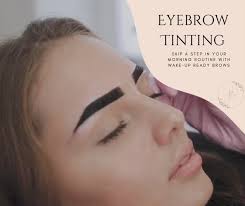 Enhance your look with expert eyebrow tinting! Book your appointment today  for perfectly defined brows. 💖