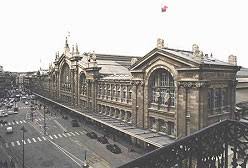 Gare du nord) è una delle principali stazioni ferroviarie di parigi. Maigret G