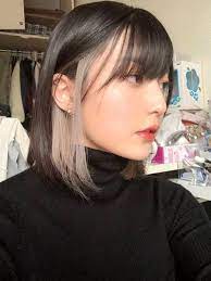 So Skunk Hair Is Making A Comeback And That Seems On Brand For 2020 Two Color Hair Hair Color Streaks Aesthetic Hair
