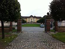 Als veranstaltungsort und herberge genutzt wird. Bildungsgut Schmochtitz Sankt Benno Wikipedia