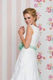 Brautkleid, brautmode, hochzeitskleid, oksana mukha. Kurzes Petticoat Brautkleid Mit Flugelarm Modern Und Lassig