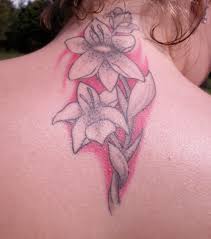 La fleur de lys n'est pas toujours consacrée aux femmes, les hommes eux aussi peuvent faire un tatouage fleur de lys. Tatouage Fleur De Lys 20 Idees De Modeles Avant De Passer A L Acte
