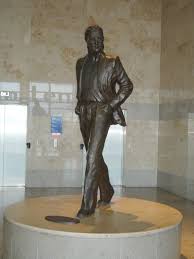 John Lennon Statue Liverpool John Lennon Airport Beatles Artwork Beatles Art John Lennon