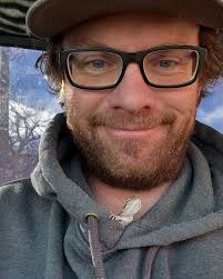 R.I.P. Pete (The baby bearded dragon) At 2.5 months old, 6” long, 12 grams  you caught a sickness that couldn't be cured. You put up a good fight for  one month but,