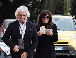 Oltre a ciro grillo, l'inchiesta coinvolge anche i suoi amici edoardo capitta, francesco corsiglia e fra le conversazioni captate anche quelle di parvin tadjik, madre di ciro grillo e moglie del comico. Qyxuwbrybjcgvm