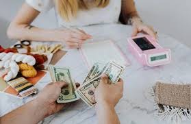 Pengeluaran rutin rumah tangga ini punya karakteristik yang berbeda, misalnya, jumlahnya yang sangat fluktuatif dan tidak pasti (kecuali biaya sekolah anak). Cara Mengatur Keuangan Rumah Tangga Disertai Form Excel Pengadaan Barang Dan Jasa