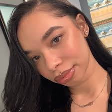 Heather Regina's Instagram, Twitter & Facebook