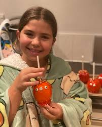 👹🍎Monster candy apples👹🍎 Here's another fun Halloween idea to make with  the kids. This is the Lollipop recipe