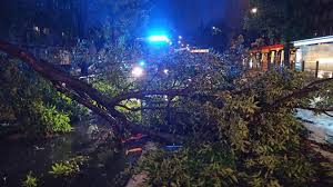 I tak największa trąba powietrzna w polsce została zanotowana 20 lipca 1931 roku, przechodząc przez lublin. Burze I Prawdopodobnie Traba Powietrzna W Polsce Jedna Osoba Nie Zyje Tysiace Bez Pradu