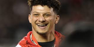 Chiefs QB Patrick Mahomes shines in new Invisalign commercial