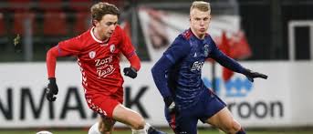 By alex dieker 07/08/2017, 18:11 881 views. Hoe Mitchel Bakker Bij Ajax In De Voetsporen Van Zijn Vader Kan Treden