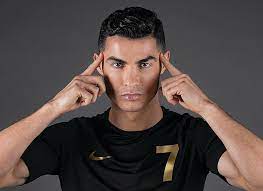 Welcome to the official facebook page of cristiano ronaldo. Deti Meshali Krishtianu Ronaldu Trenirovatsya Togda On Prevratil Ih V Sportivnye Snaryady Video Dnya Hello Russia