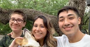 Disobedient corgi with an evil side eye