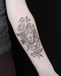 Lion Tattoo On Arm Lion Tattoo With Flowers Tattoos Shoulder Tattoo