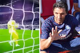 The best gifs are on giphy. Alphonse Areola Shows Off Incredible Ability To Kick Cross Bar As Gianluigi Buffon Is Told He Is The Understudy At Psg Goalfootballnews