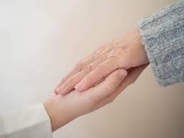La maladie de charcot frappe le plus souvent les personnes âgées entre 40 et 60 ans, ce qui n'empêche pas que des individus plus jeunes ou plus âgés puissent développer cette. Maladie De Charcot Ou Sclerose Laterale Amyotrophique Symptomes Cap Retraite