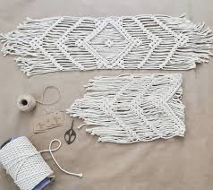 100cm Uzunlukta Iki Adet Runner Da Bir Nisan Masasini Suslemeye Yolcu Oldu Coktan Makrome Interi Macrame Table Runner Macrame Tutorial Craft Inspiration