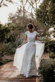 Questo post è perfetto per voi se amate gli abiti da sposa, splendidi bouquet e accessori bellissimi… ok, chi non li ama?? Kurze Armel Kleid Der Frauen Vintage Elfenbein Etsy Schicke Kleider Laccio Abito Da Sposa Matrimonio Sulla Spiaggia Vestito Abiti Vintage
