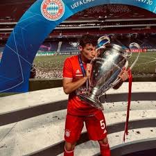 Almanya futbolcusu robin gosens'in, fransa milli takımı'nın yıldız sağ beki benjamin pavard ile çıktığı hava topunda dizi kontrolsüz şekilde rakibinin yüzünde patladı. Benjamin Pavard News Player Profile Fc Bayern Munich