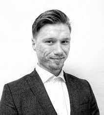 Dennis Wik's Instagram, Twitter & Facebook