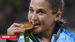 Foram 30 de ouro, 36 de prata e 63 de bronze em 24 edições dos jogos olímpicos. Quanto Custa Uma Medalha De Ouro E Por Que As Do Rio 2016 Sao Diferentes Bbc News Brasil