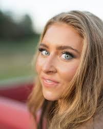 Gracie Crump's Instagram, Twitter & Facebook