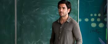 How tall and how much weigh elyas m'barek? Elyas M Barek United Charity Auktionen Fur Kinder In Not