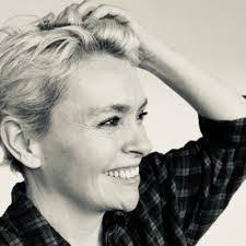 Julie Ackley's Instagram, Twitter & Facebook