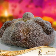 Pan De Muerto Tradicional Cubierto De Azucar Pan De Muerto Dia De Muertos Pan