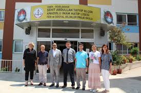 .sevmektedir.asil nadir dönemi diye efsane bir dönem vardır ki kıbrısta , insanlar dolgun maaşlı ve rahat devlet memurluğu görevinden istifa edip,asil nadir'in yanında. Balcova Asil Nadir Ilkokulu Asililkokulu Twitter