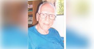 Elizabeth Drennon's Instagram, Twitter & Facebook