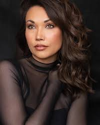 Sara Irving's Instagram, Twitter & Facebook