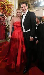 View the profiles of people named susanne thier. Laskari Susanne Thier Chose Laskari Satin Gown For This Facebook