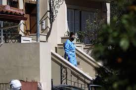 Όταν πιο συγκεκριμένα εισέβαλαν τρεις ληστές εισέβαλαν σε αυτό, σκοτώνοντας την 20χρονη σύζυγό του και δένοντας τον ίδιο, δίπλα στο μερικών μηνών παιδί. Ix8unkhlnj1k0m