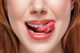 يحتوي لسان الإنسان البالغ على 2000 4000 برعم تذو ق. ØªØ¹Ø±Ù Ø¹Ù„Ù‰ Ø£Ø³Ø¨Ø§Ø¨ Ø¨ÙŠØ§Ø¶ Ø§Ù„Ù„Ø³Ø§Ù† ÙˆØ·Ø±Ù‚ Ø¹Ù„Ø§Ø¬Ù‡