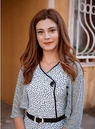Babasının okuduğu ilkokuldan, amcasının bitirdiği tarsus amerikan koleji'nden mezun oldu. Elif Dogan Age Height Cukur Ethnicity Wiki Instagram
